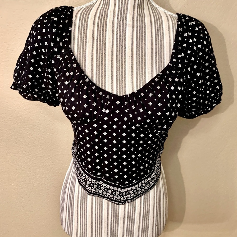 NEW Crop Top Large Japna Black White Pattern Puff Sleeve V-Neck V-Hem Boho